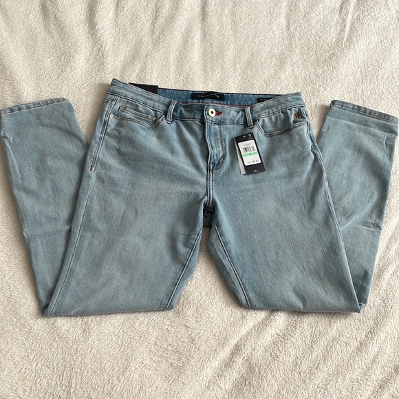 NWT Tommy Hilfiger Light Wash Jeans - Picture 6 of 7